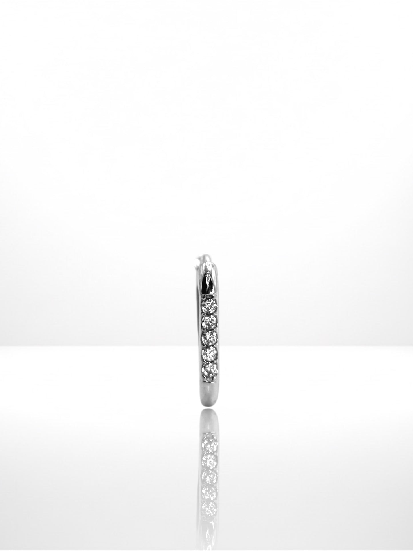 Simple Hoop Zircona náušnica